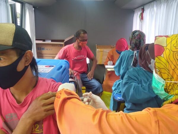Ribuan Warga Srumbung Antusias Ikuti Vaksinasi Dari Bus Vaksin Keliling Ribuan Warga Srumbung Antusias Ikuti Vaksinasi Dari Bus Vaksin Keliling