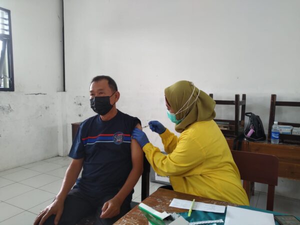 Penguatan Kapasitas dan Koordinasi Terkait KLB (Dukungan Vaksinasi V1, V2 Dan Booster) Tahun 2022 Penguatan Kapasitas dan Koordinasi Terkait KLB (Dukungan Vaksinasi V1, V2 Dan Booster) Tahun 2022